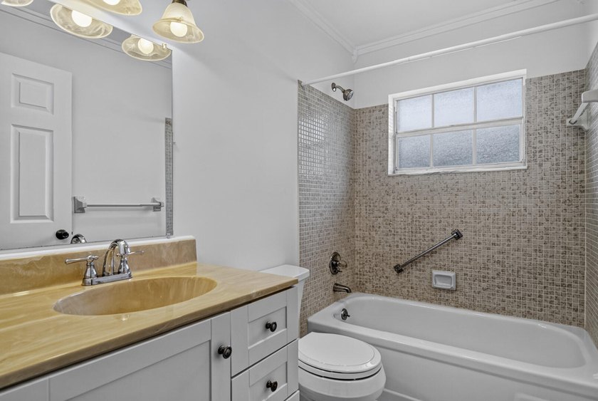 Welcome to this beautifully maintained villa in the desirable - photo 20