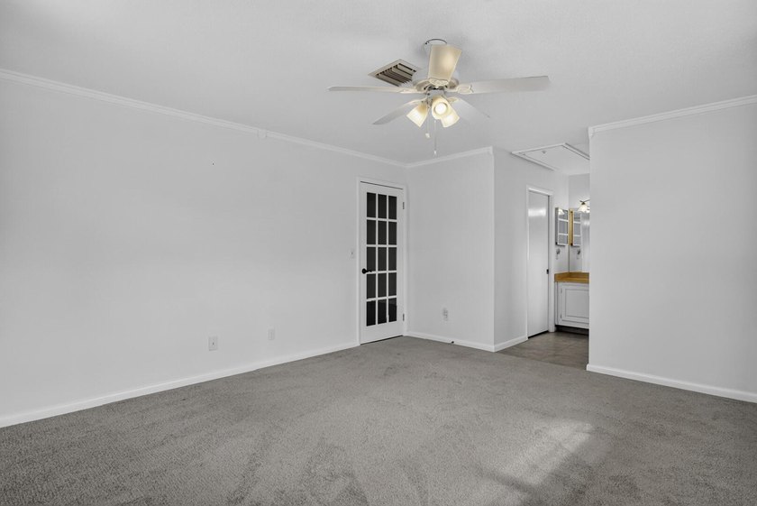 Welcome to this beautifully maintained villa in the desirable - photo 22