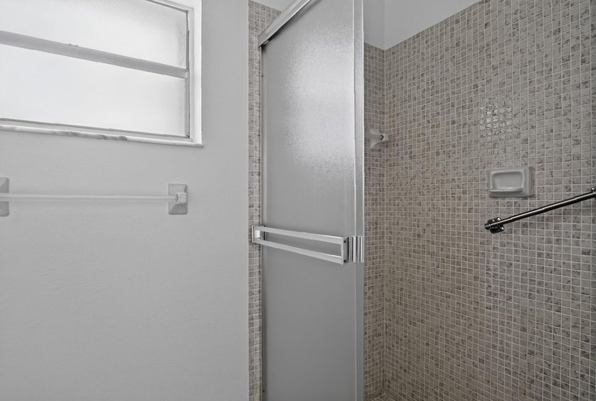 Welcome to this beautifully maintained villa in the desirable - photo 23