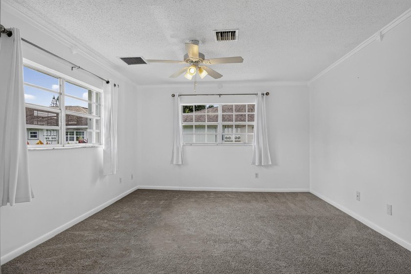 Welcome to this beautifully maintained villa in the desirable - photo 24