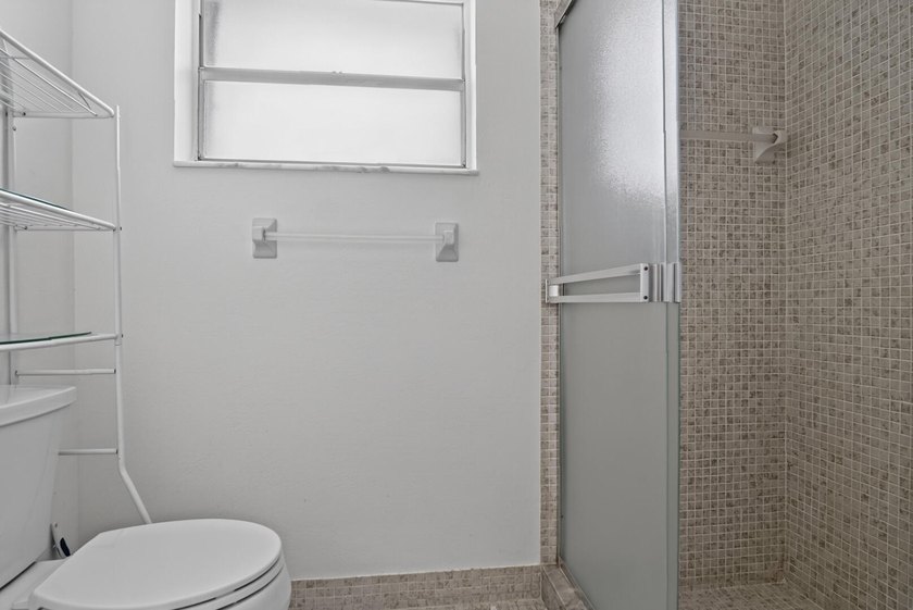 Welcome to this beautifully maintained villa in the desirable - photo 25