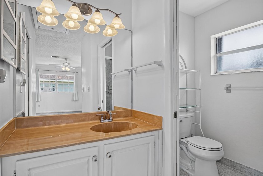 Welcome to this beautifully maintained villa in the desirable - photo 26