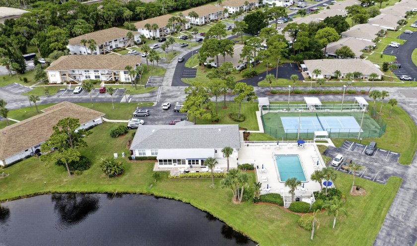 Welcome to this beautifully maintained villa in the desirable - photo 30