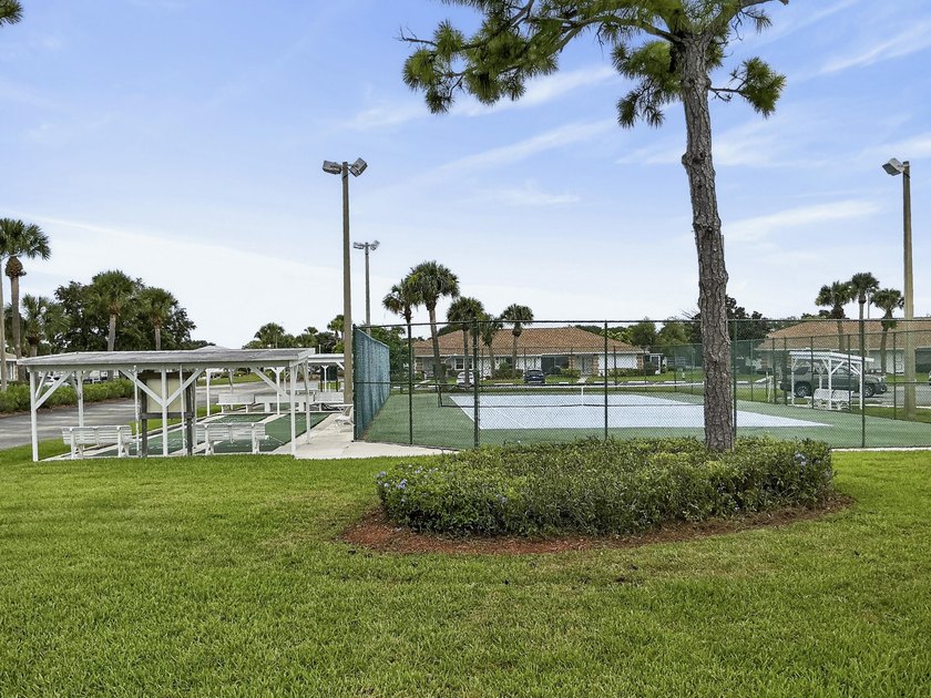 Welcome to this beautifully maintained villa in the desirable - photo 31