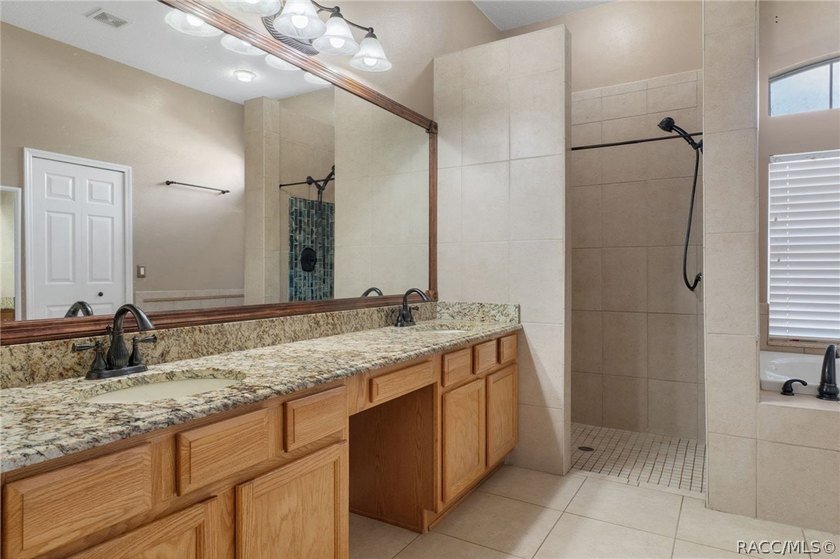 Experience refined Florida living in Homosassa with this - photo 40