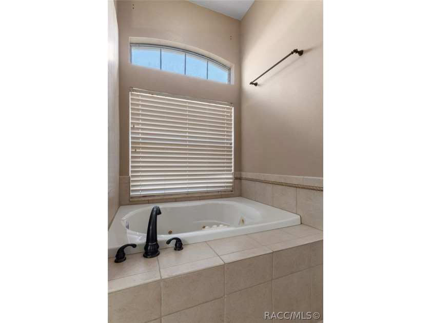 Experience refined Florida living in Homosassa with this - photo 44