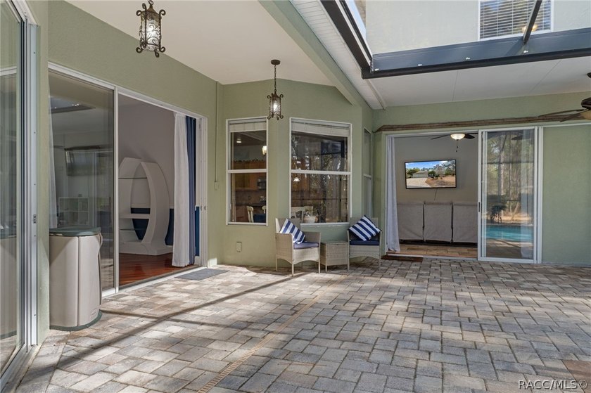 Experience refined Florida living in Homosassa with this - photo 45