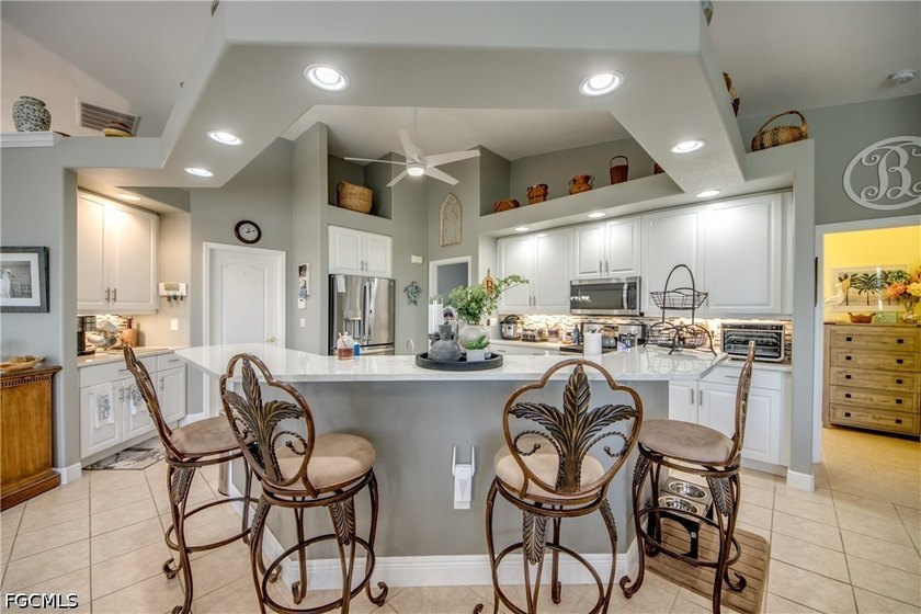Meticulously maintained 4 bedroom, 4 full bath Gulf access pool - photo 8