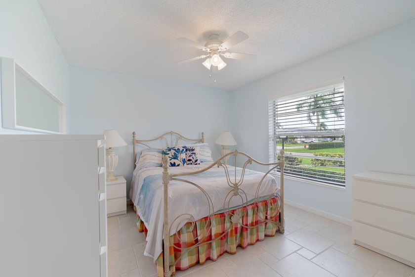 Welcome to this beautifully updated, fully furnished, turn-key - photo 21