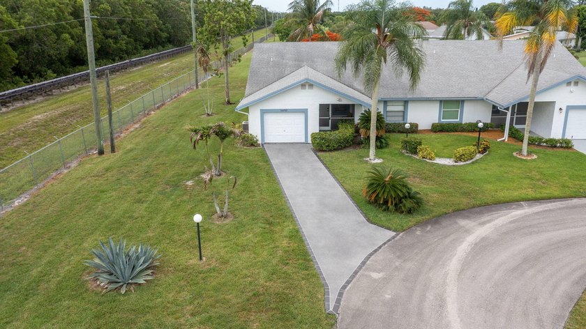 Welcome to this beautifully updated, fully furnished, turn-key - photo 30