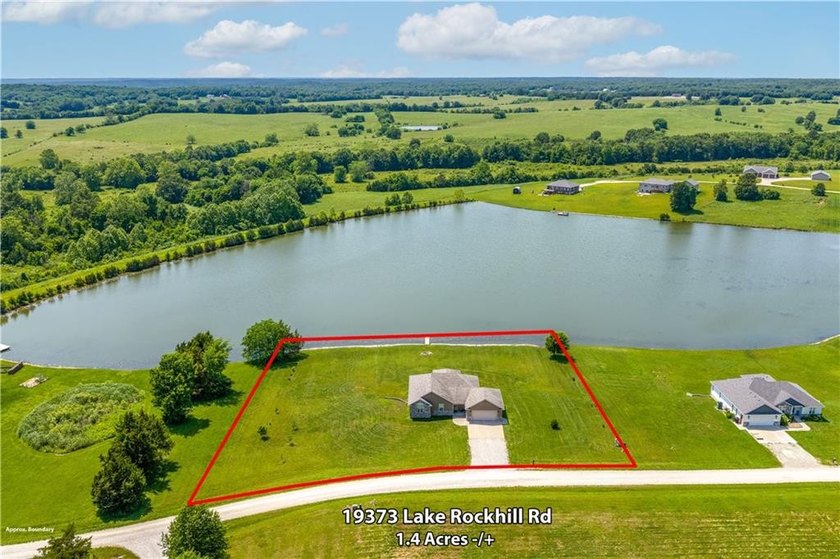 Experience lakefront living in this well-appointed 3-bedroom - photo 3