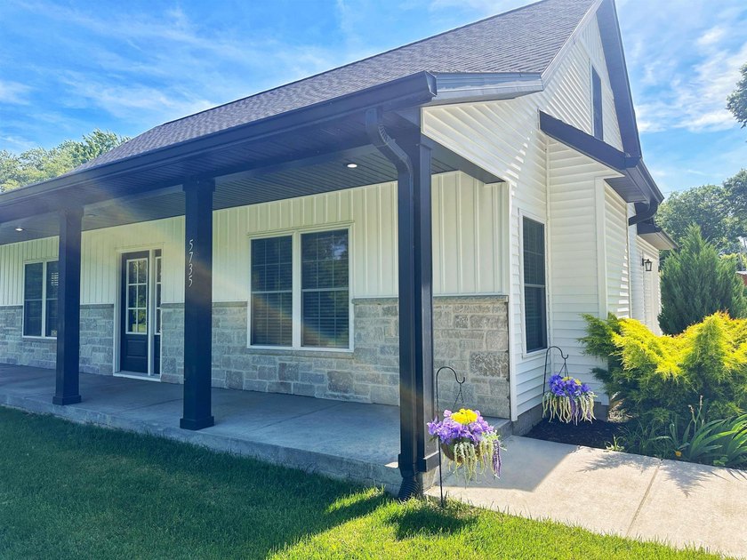 Built in 2022 and conveniently located just minutes from Lake - photo 4