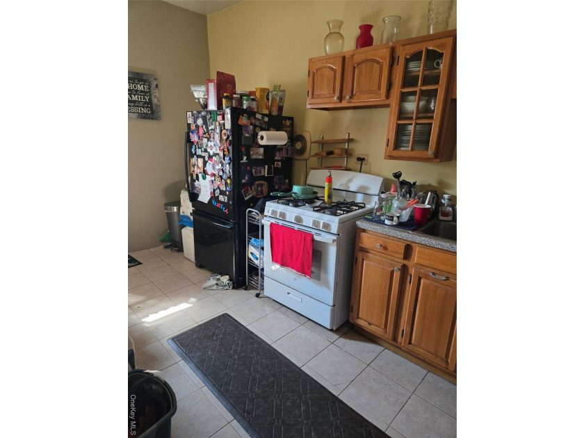 Two Family framed detached with 2 .5 bedrooms plus 2 bedrooms - photo 2