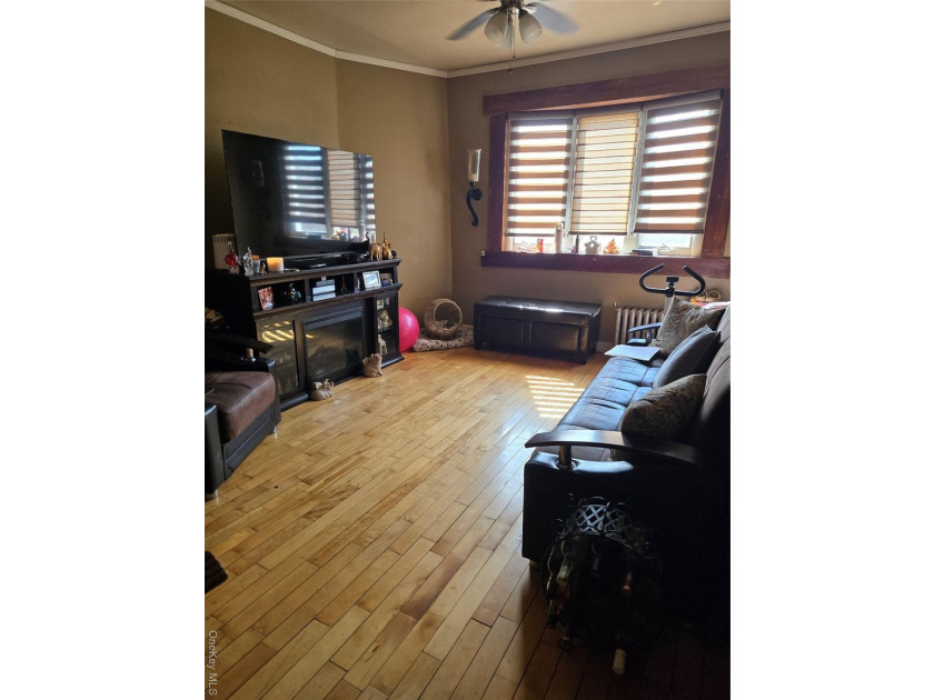 Two Family framed detached with 2 .5 bedrooms plus 2 bedrooms - photo 4