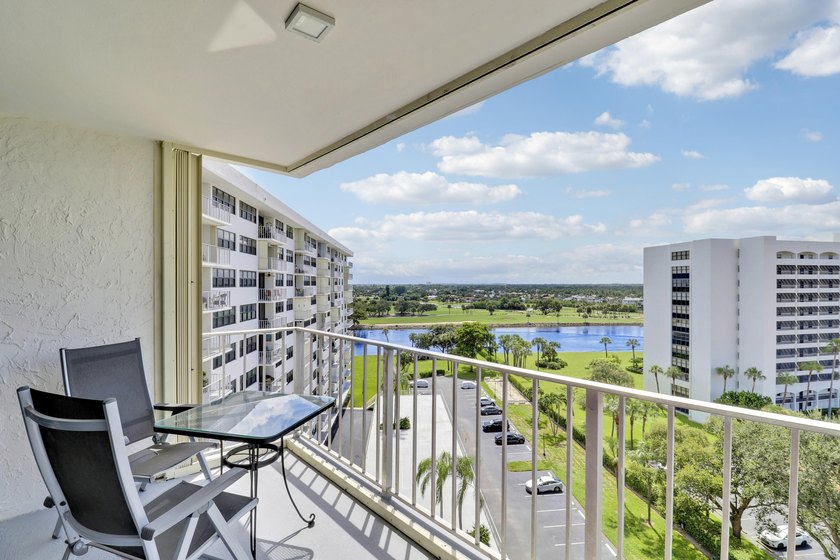 Welcome to one of North Palm Beach's premiere condo buildings - photo 18