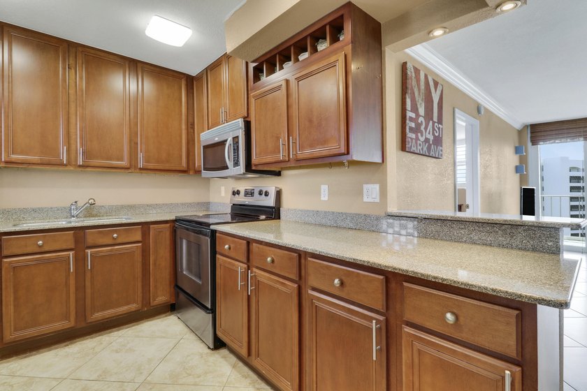 Welcome to one of North Palm Beach's premiere condo buildings - photo 22