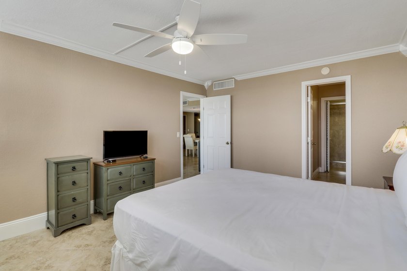 Welcome to one of North Palm Beach's premiere condo buildings - photo 27