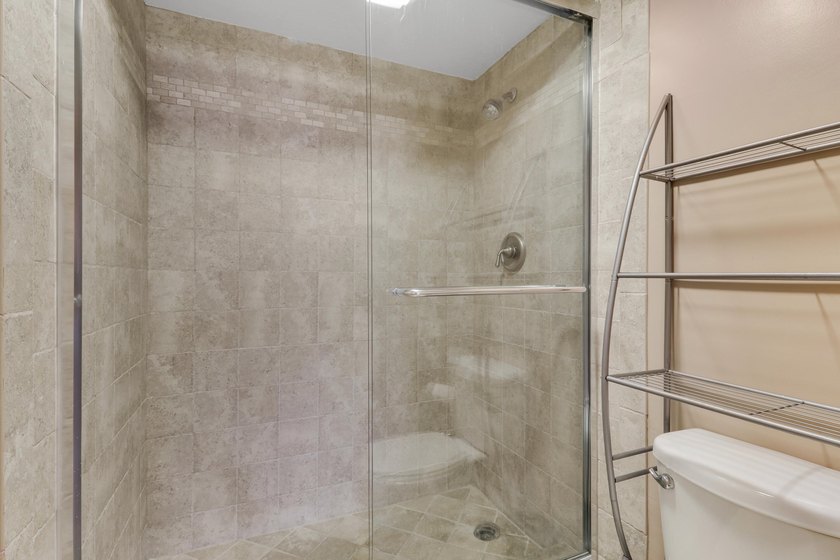 Welcome to one of North Palm Beach's premiere condo buildings - photo 31