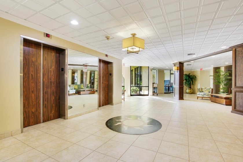 Welcome to one of North Palm Beach's premiere condo buildings - photo 36