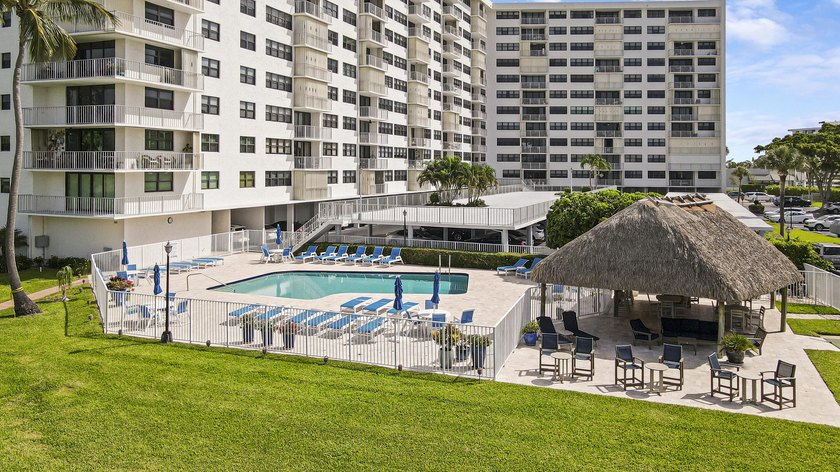 Welcome to one of North Palm Beach's premiere condo buildings - photo 49