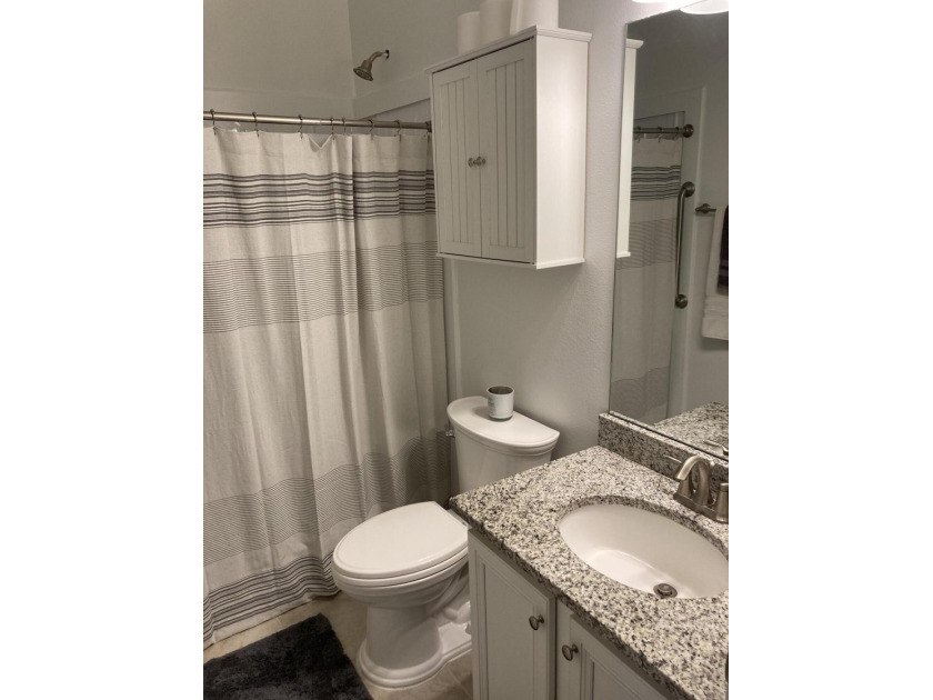 Priced to sell. Spacious 5-bedroom, 3 bath 1 story home, enter - photo 16