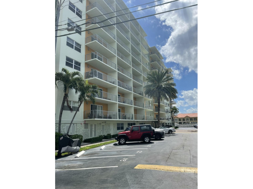 LUXURY STUDIO IN PREMIER INTRACOASTAL HIGH-RISE-FULLY FURNISHED - photo 21