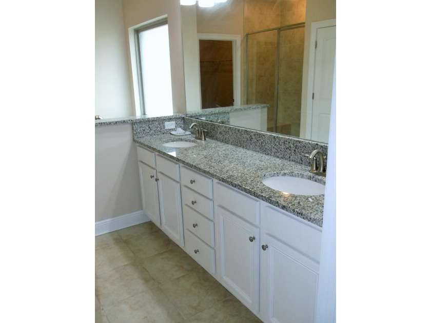 Priced to sell. Spacious 5-bedroom, 3 bath 1 story home, enter - photo 23