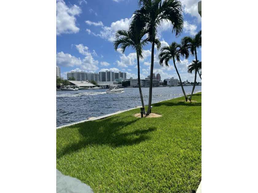 LUXURY STUDIO IN PREMIER INTRACOASTAL HIGH-RISE-FULLY FURNISHED - photo 23