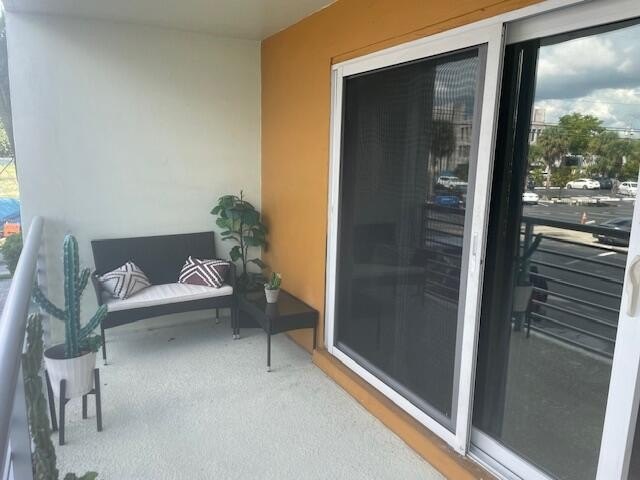 LUXURY STUDIO IN PREMIER INTRACOASTAL HIGH-RISE-FULLY FURNISHED - photo 25