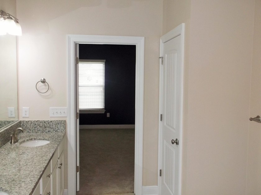 Priced to sell. Spacious 5-bedroom, 3 bath 1 story home, enter - photo 28