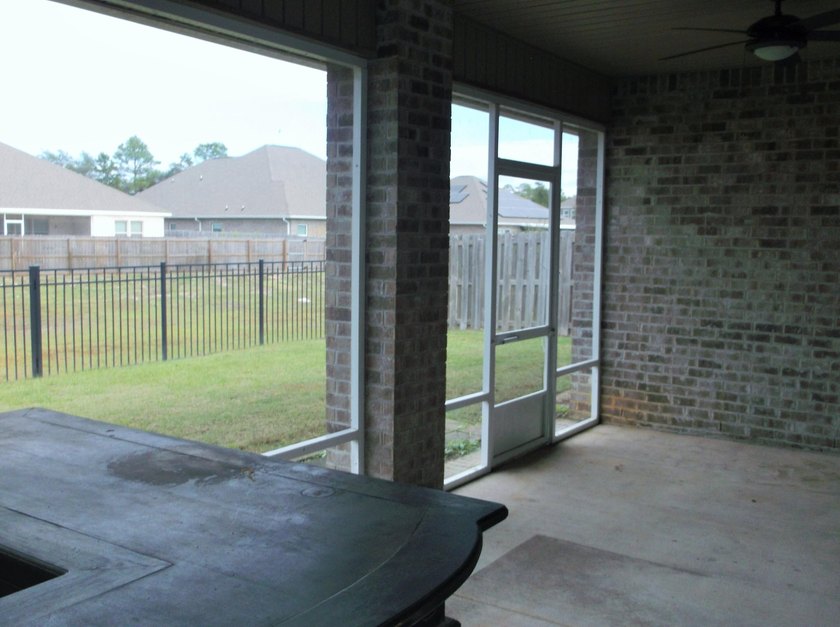 Priced to sell. Spacious 5-bedroom, 3 bath 1 story home, enter - photo 31