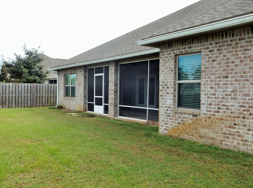 Priced to sell. Spacious 5-bedroom, 3 bath 1 story home, enter - photo 33