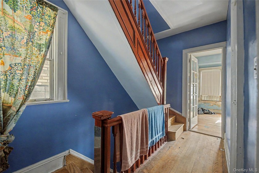Rare opportunity to restore a spacious 5-bedroom detached - photo 7