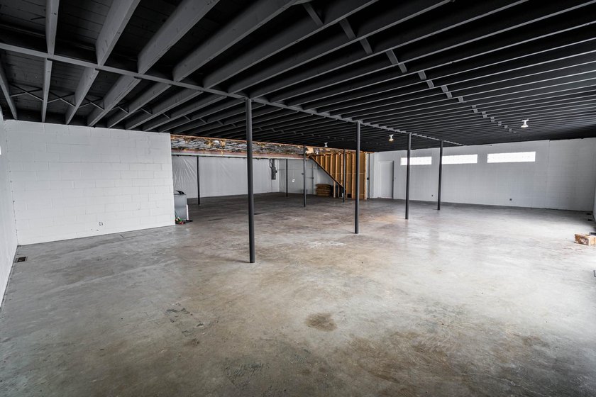 Unlock the potential of this versatile, fully-renovated - photo 7