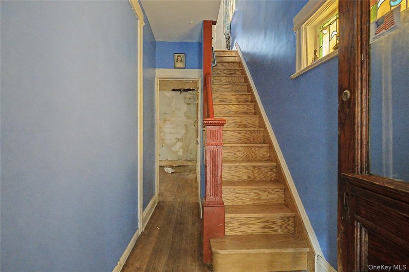 Rare opportunity to restore a spacious 5-bedroom detached - photo 8