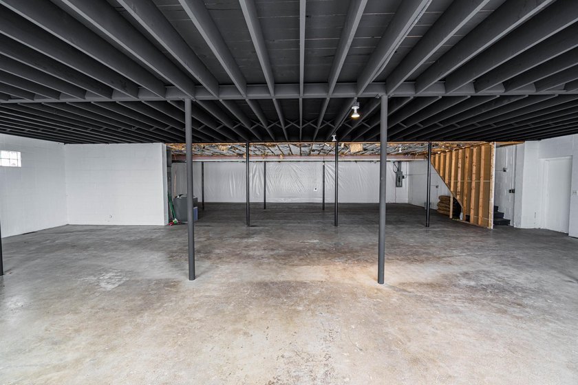 Unlock the potential of this versatile, fully-renovated - photo 8
