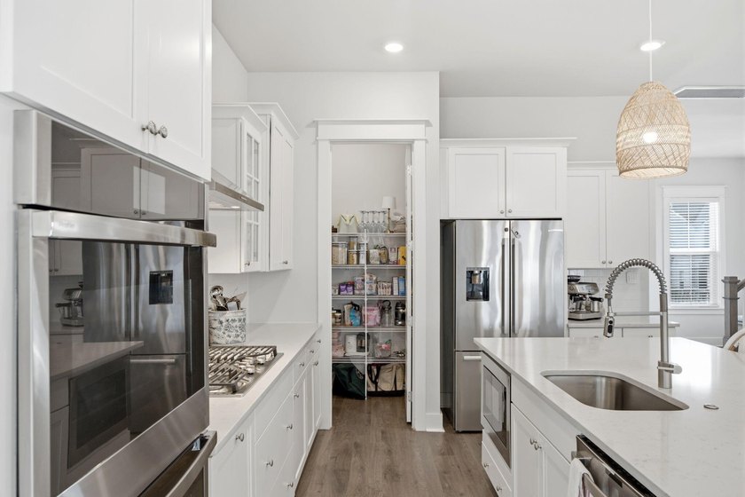 Welcome to 2746 McFadden Way, where thoughtful design, modern - photo 9