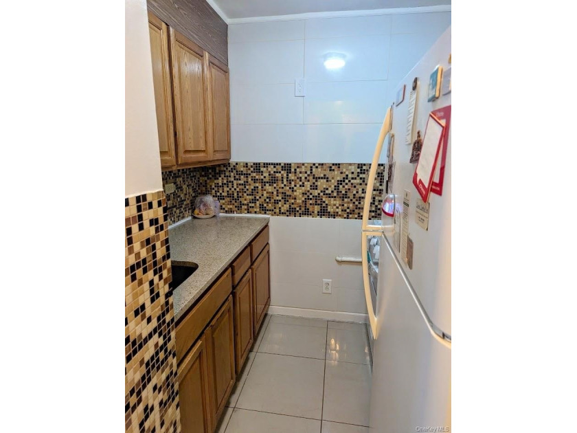 Spacious, bright, and well-maintained L-shaped studio with ample - photo 13