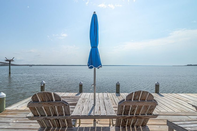 Where every day feels like a vacation! A Rare 3 bedroom, 2 bath - photo 4