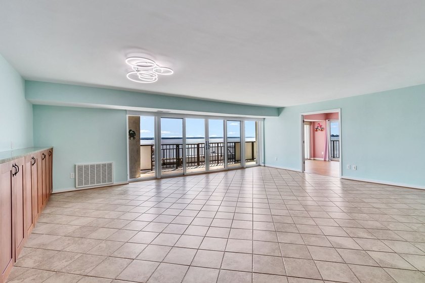 Where every day feels like a vacation! A Rare 3 bedroom, 2 bath - photo 6