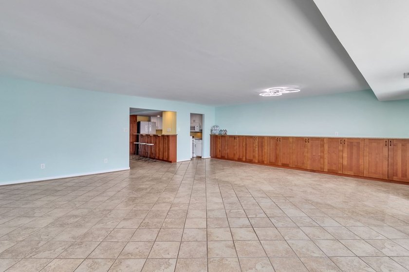 Where every day feels like a vacation! A Rare 3 bedroom, 2 bath - photo 9