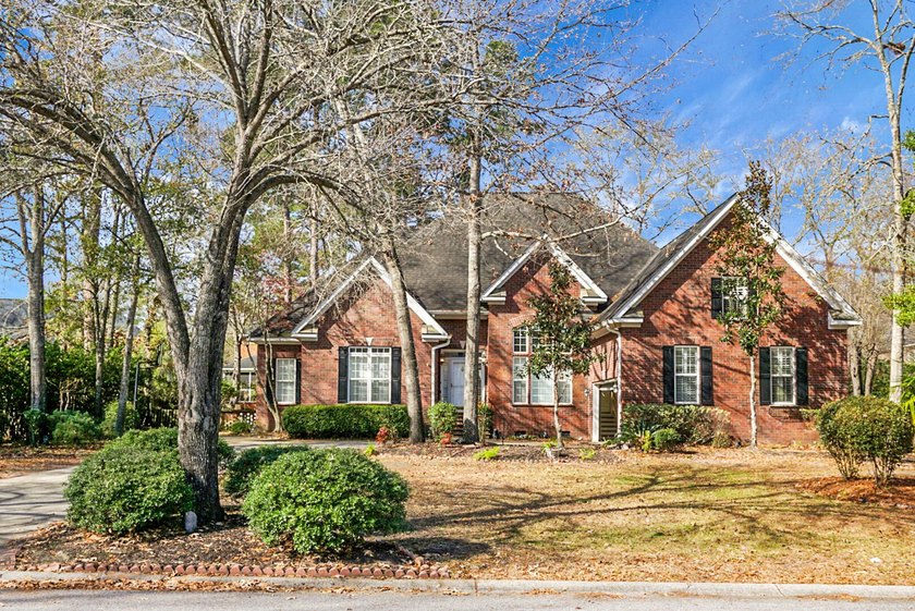 Welcome to luxury living in the highly sought-after gated - photo 3