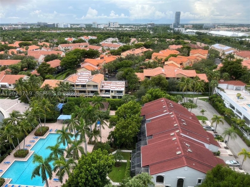 ATTENTION INVESTORS!! Excelent oportunity to purchase this unit - photo 2