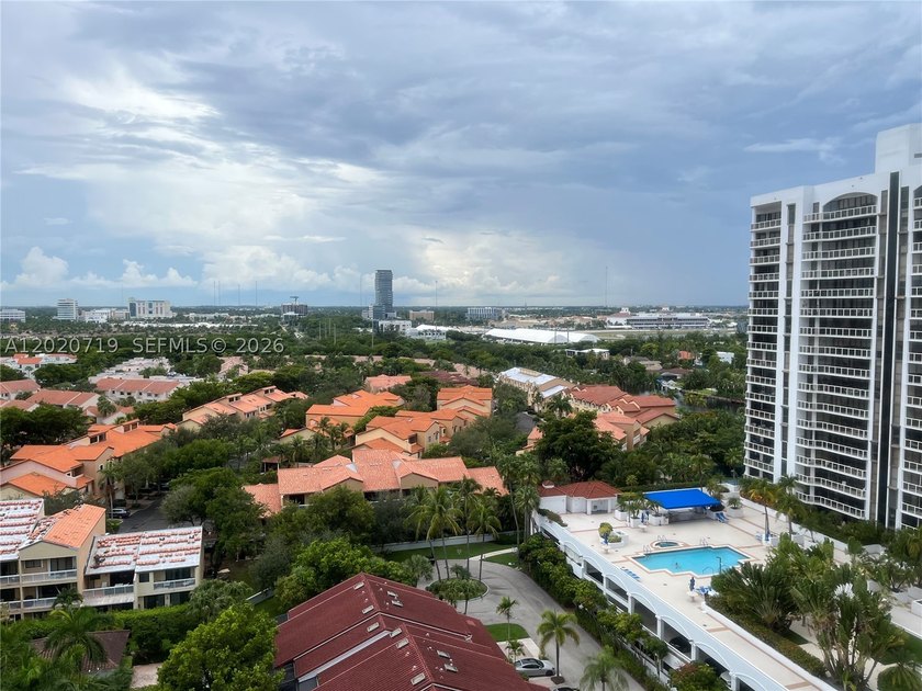 ATTENTION INVESTORS!! Excelent oportunity to purchase this unit - photo 3