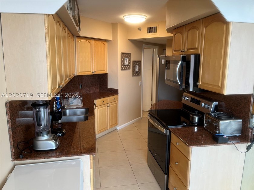 ATTENTION INVESTORS!! Excelent oportunity to purchase this unit - photo 4