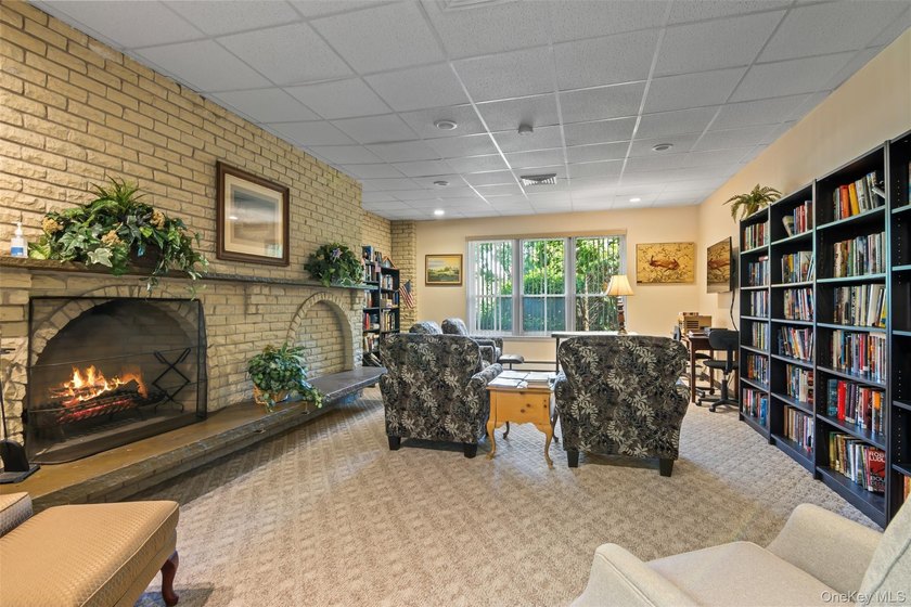 Bright 1 Bedroom Unit in the Highly-Desired Fairfield Saint - photo 20