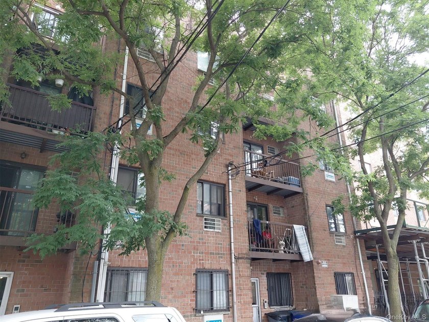 This Condo Features 1 Bedrooms, Full Baths, &amp; Eat In Kitchen - photo 3