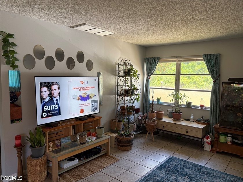 JUST REDUCED....BEST PRICED DUPLEX IN THE AREA....Wonderful - photo 5