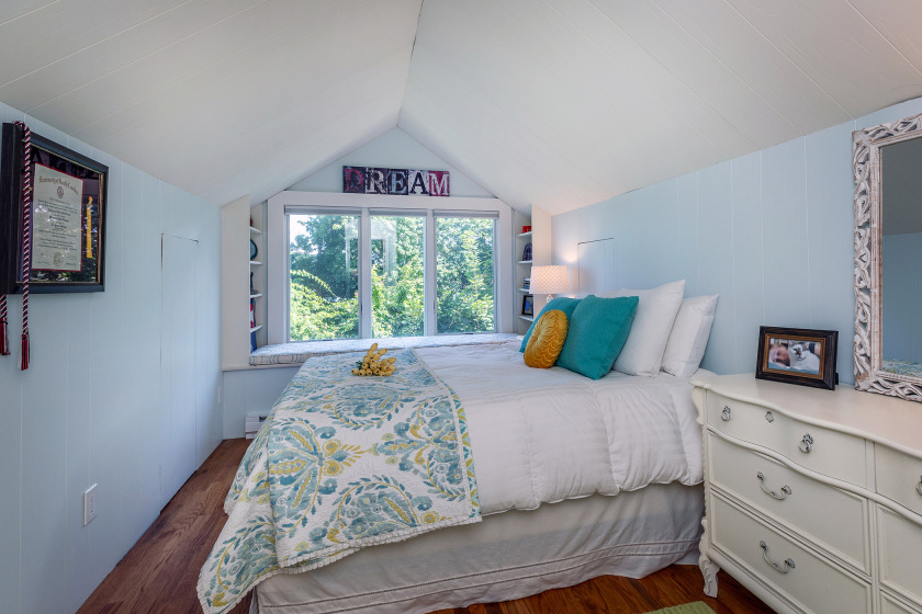 Exceptional, Move-in Ready Waterfront on Candlewood Lake - photo 24