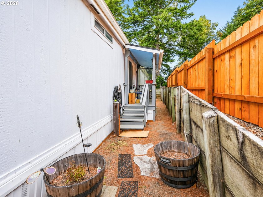 Charming Home in Puerto Vista Mobile Estates is waiting for you - photo 33